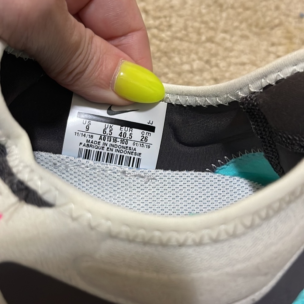Nike free tennis shoes - Picture 3 of 4